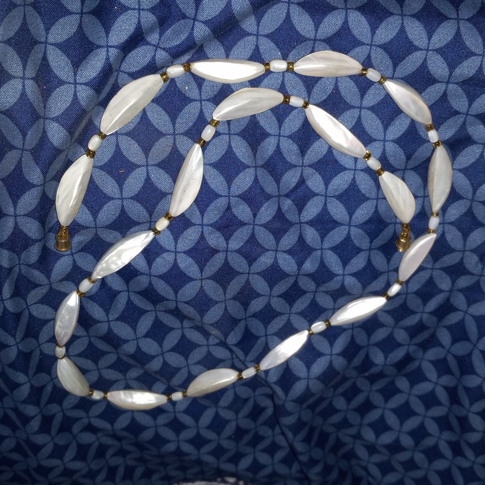 Vintage Mother of pearl neclace